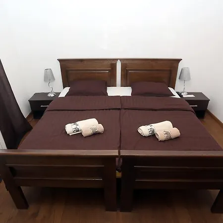 بيت ضيافة Gunduliceva 4*