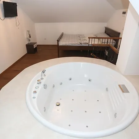بيت ضيافة Gunduliceva 4*